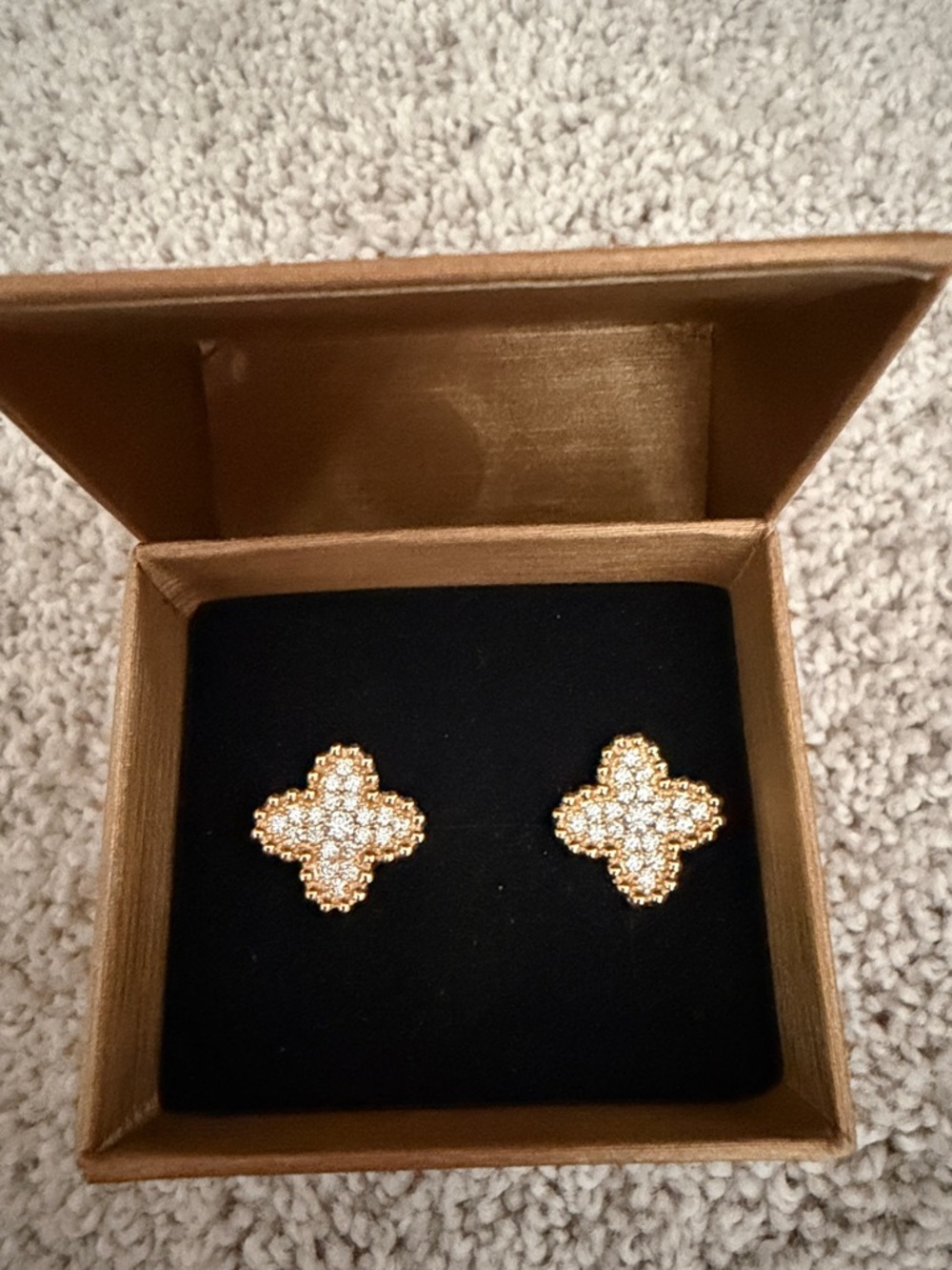 1.01 total ct natural diamond and 14k Gold Clover Earrings